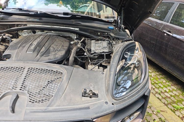 Used Porsche Macan 2021 Macan 2.0T Engine Bay Left