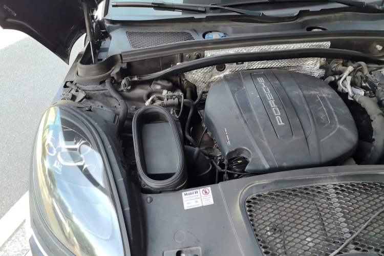 Used Porsche Macan 2021 Macan 2.0T Engine Bay Right