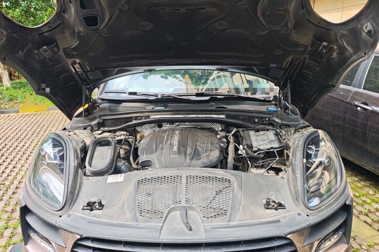 Used Porsche Macan 2021 Macan 2.0T Engine Bay