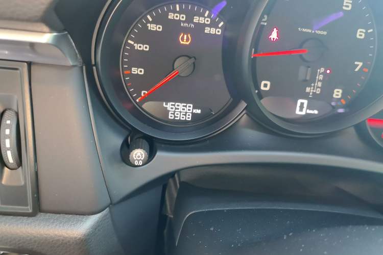 Used Porsche Macan 2021 Macan 2.0T Odometer Close Up