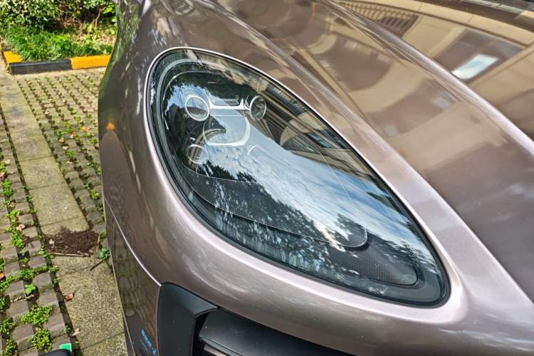 Used Porsche Macan 2021 Macan 2.0T Right Front Headlight