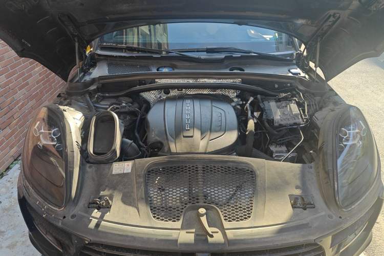 Used Porsche Macan 2021 Macan 2.0T Engine Bay