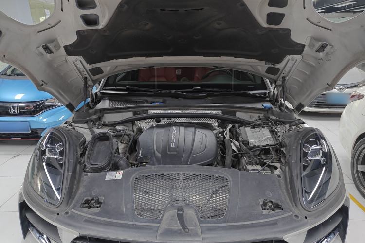 Used Porsche Macan 2021 Macan 2.0T Engine Bay