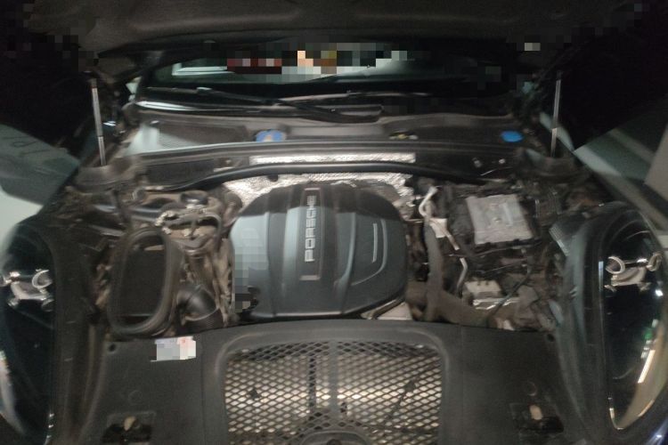 Used Porsche Macan 2021 Macan 2.0T Engine Bay