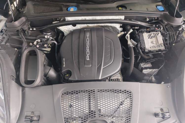 Used Porsche Macan 2021 Macan 2.0T Engine Bay