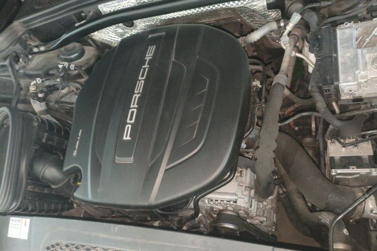 Used Porsche Macan 2021 Macan 2.0T Engine Bay