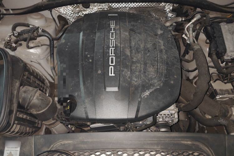 Used Porsche Macan 2021 Macan 2.0T Engine Bay