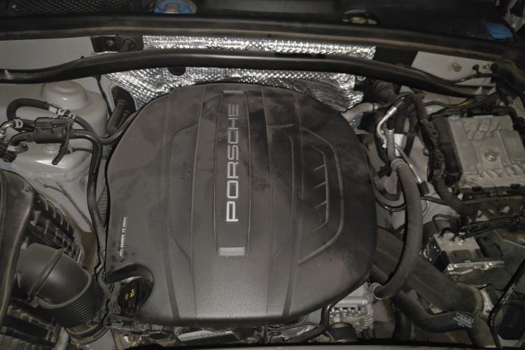 Used Porsche Macan 2021 Macan 2.0T Engine Bay