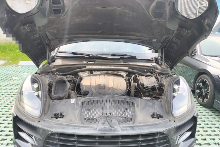 Used Porsche Macan 2021 Macan 2.0T Engine Bay