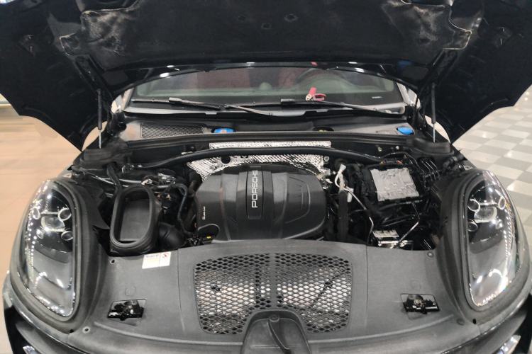 Used Porsche Macan 2021 Macan 2.0T Engine Bay