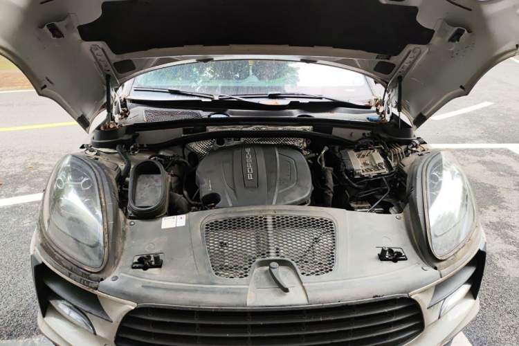 Used Porsche Macan 2021 Macan 2.0T Engine Bay