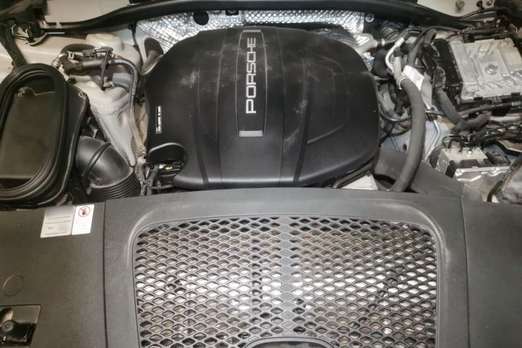 Used Porsche Macan 2021 Macan 2.0T Engine Bay