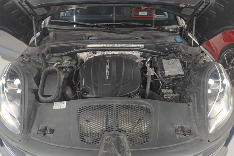 Used Porsche Macan 2021 Macan 2.0T Engine Bay