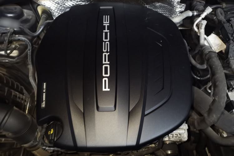Used Porsche Macan 2021 Macan 2.0T Engine Bay