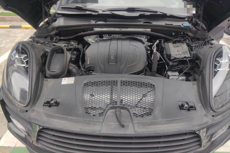 Used Porsche Macan 2021 Macan 2.0T Engine Bay