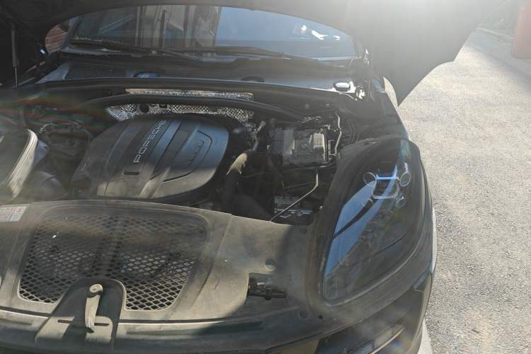 Used Porsche Macan 2021 Macan 2.0T Engine Bay Left