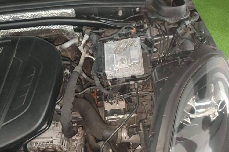 Used Porsche Macan 2021 Macan 2.0T Engine Bay Left