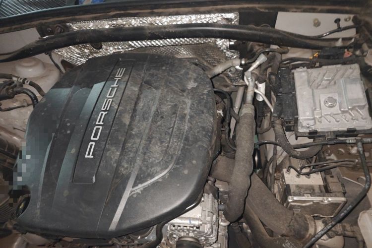 Used Porsche Macan 2021 Macan 2.0T Engine Bay Left