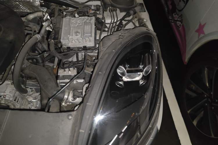 Used Porsche Macan 2021 Macan 2.0T Engine Bay Left