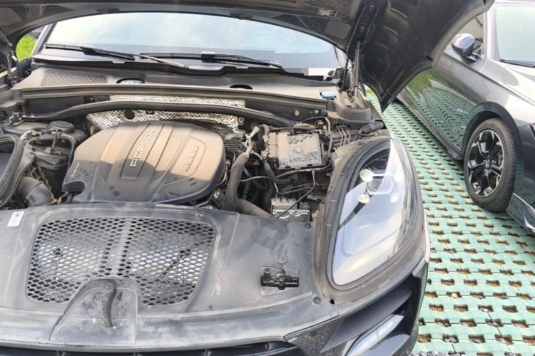 Used Porsche Macan 2021 Macan 2.0T Engine Bay Left