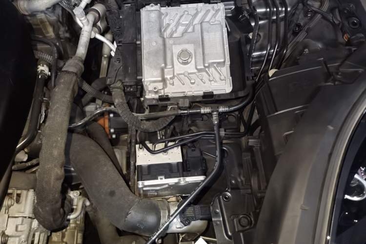 Used Porsche Macan 2021 Macan 2.0T Engine Bay Left