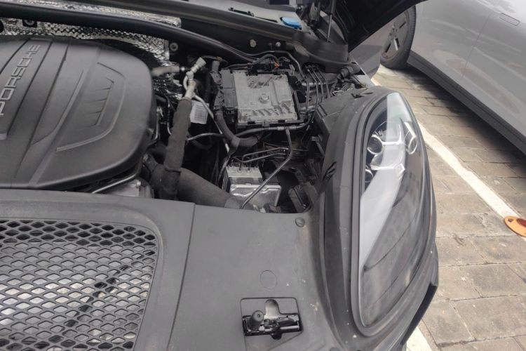 Used Porsche Macan 2021 Macan 2.0T Engine Bay Left