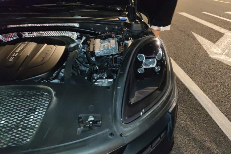 Used Porsche Macan 2021 Macan 2.0T Engine Bay Left