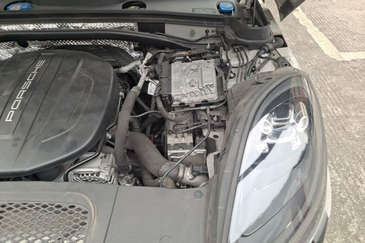 Used Porsche Macan 2021 Macan 2.0T Engine Bay Left