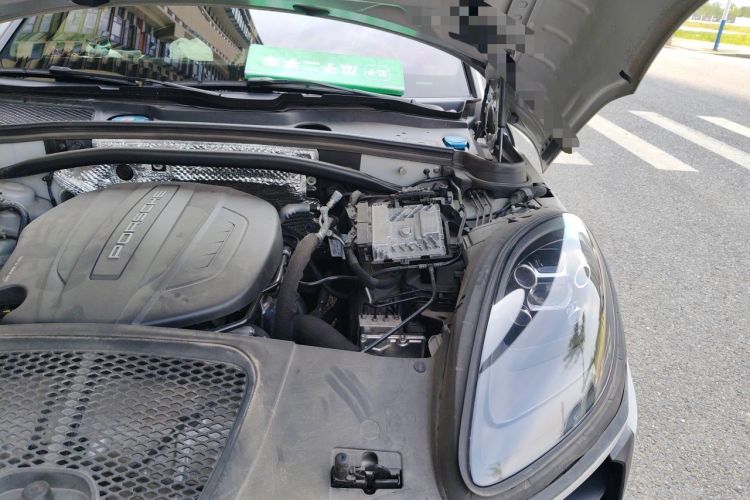 Used Porsche Macan 2021 Macan 2.0T Engine Bay Left