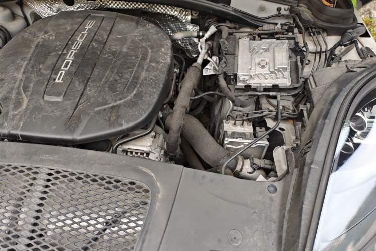 Used Porsche Macan 2021 Macan 2.0T Engine Bay Left