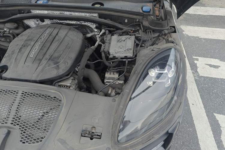 Used Porsche Macan 2021 Macan 2.0T Engine Bay Left