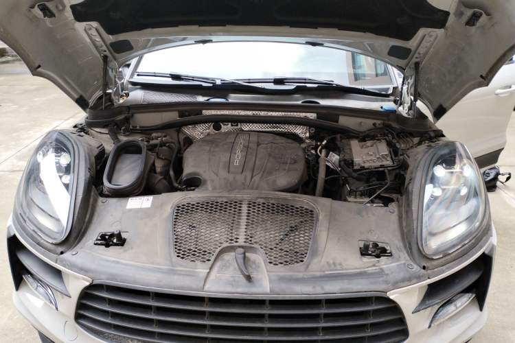 Used Porsche Macan 2021 Macan 2.0T Engine Bay