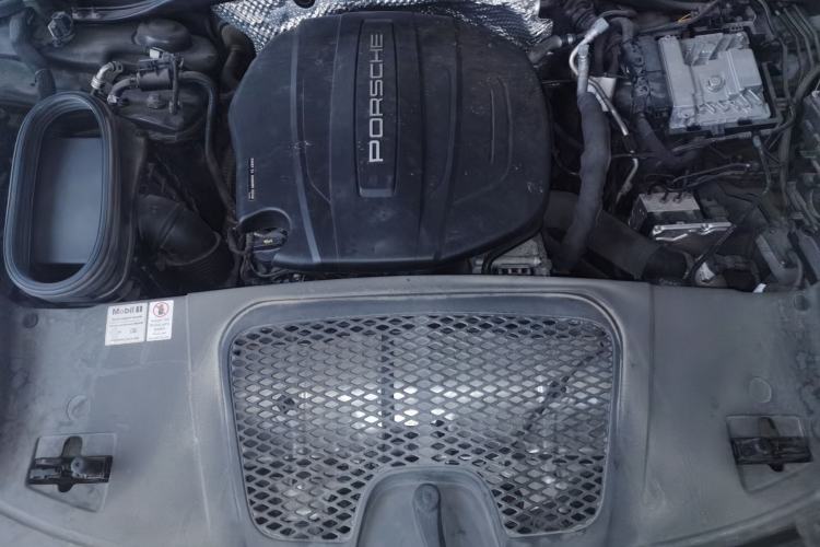 Used Porsche Macan 2021 Macan 2.0T Engine Bay