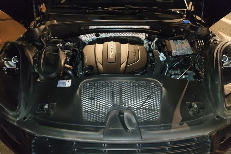 Used Porsche Macan 2021 Macan 2.0T Engine Bay