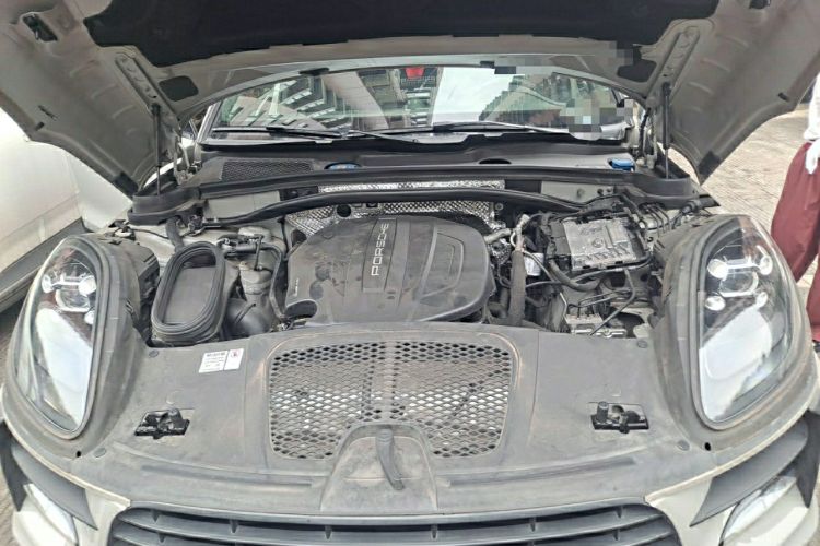 Used Porsche Macan 2021 Macan 2.0T Engine Bay