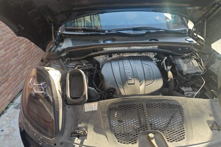 Used Porsche Macan 2021 Macan 2.0T Engine Bay Right