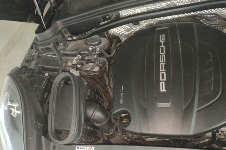 Used Porsche Macan 2021 Macan 2.0T Engine Bay Right