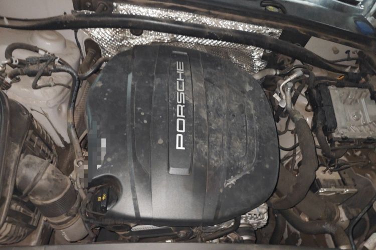 Used Porsche Macan 2021 Macan 2.0T Engine Bay Right