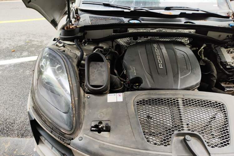 Used Porsche Macan 2021 Macan 2.0T Engine Bay Right