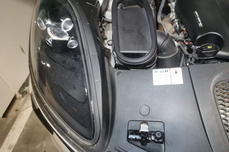 Used Porsche Macan 2021 Macan 2.0T Engine Bay Right