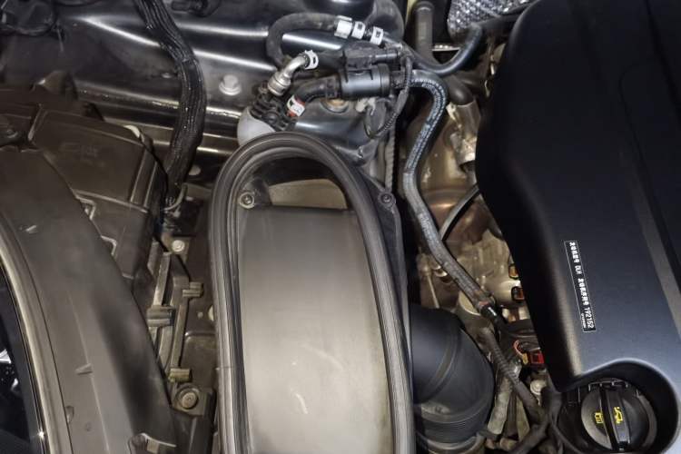 Used Porsche Macan 2021 Macan 2.0T Engine Bay Right