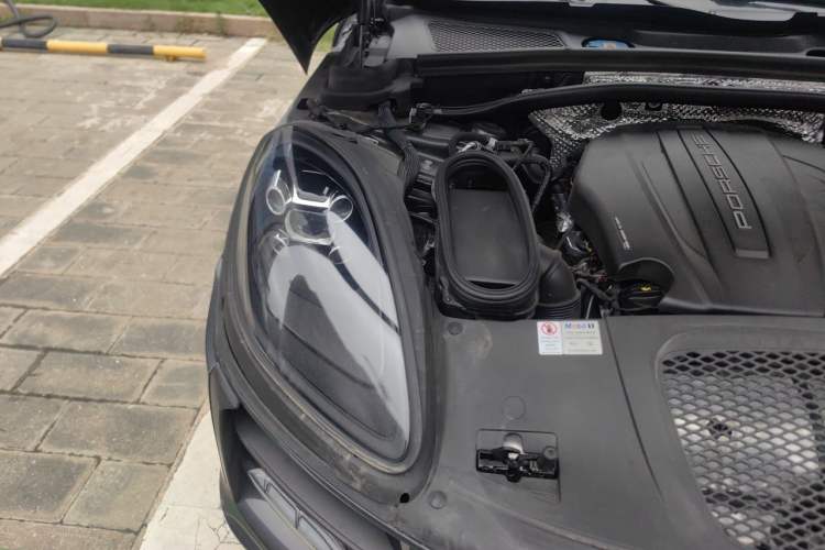 Used Porsche Macan 2021 Macan 2.0T Engine Bay Right