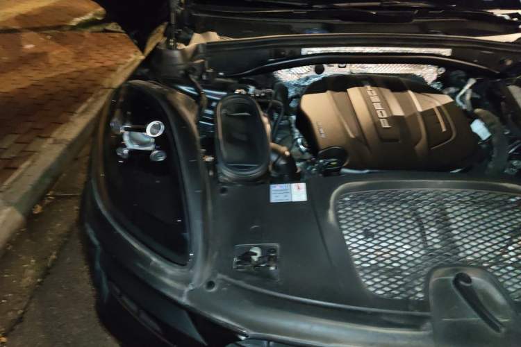 Used Porsche Macan 2021 Macan 2.0T Engine Bay Right