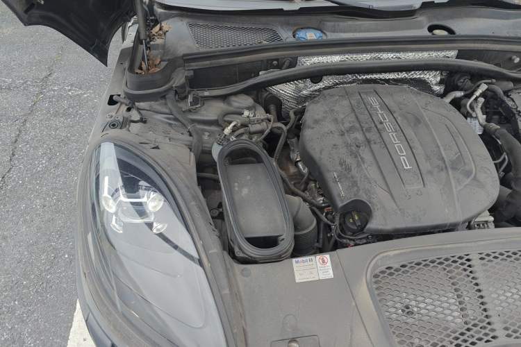 Used Porsche Macan 2021 Macan 2.0T Engine Bay Right