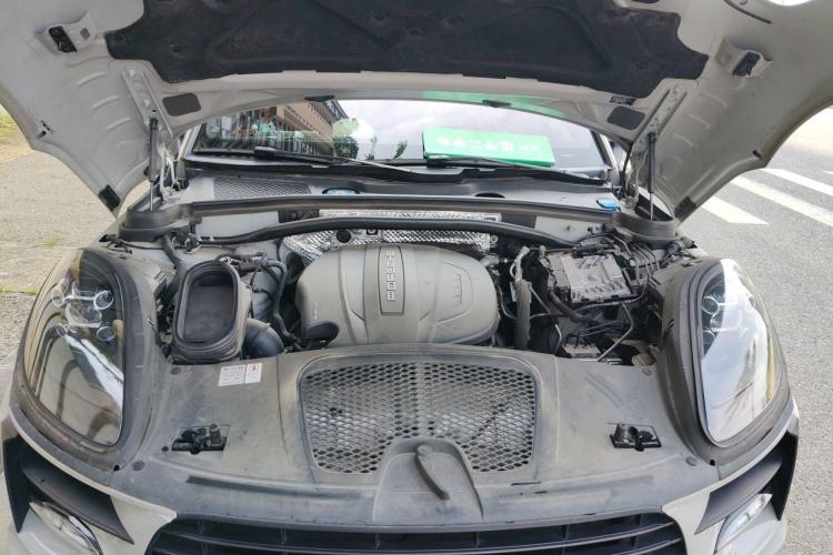 Used Porsche Macan 2021 Macan 2.0T Engine Bay