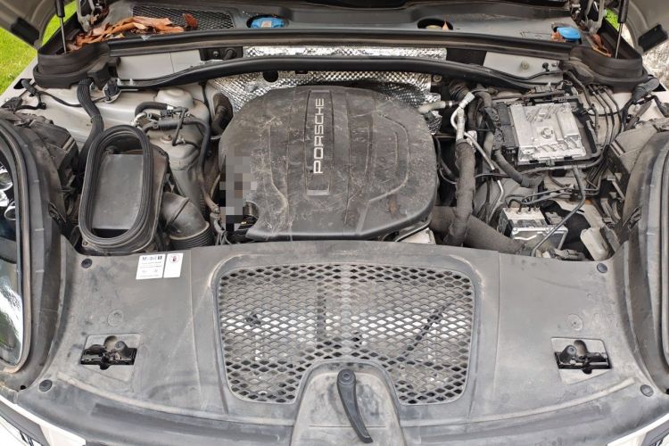 Used Porsche Macan 2021 Macan 2.0T Engine Bay