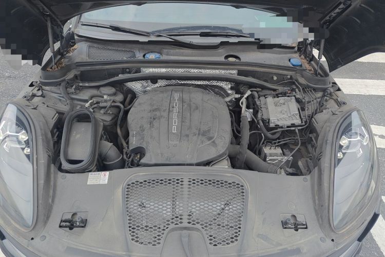 Used Porsche Macan 2021 Macan 2.0T Engine Bay