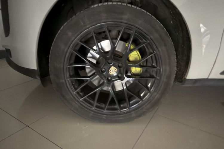 Used Porsche Macan 2021 Macan 2.0T Exterior 8