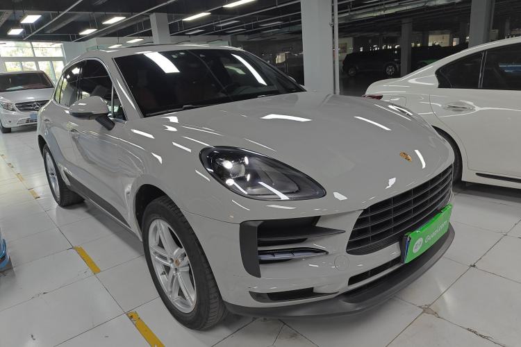 Used Porsche Macan 2021 Macan 2.0T Front Right 45 Deg