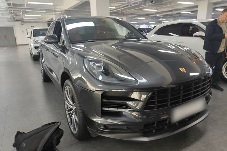Used Porsche Macan 2021 Macan 2.0T Front Right 45 Deg
